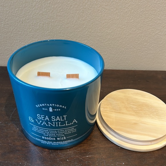 Scentsational Candle sea salt and vanilla wood wick - Picture 2 of 2